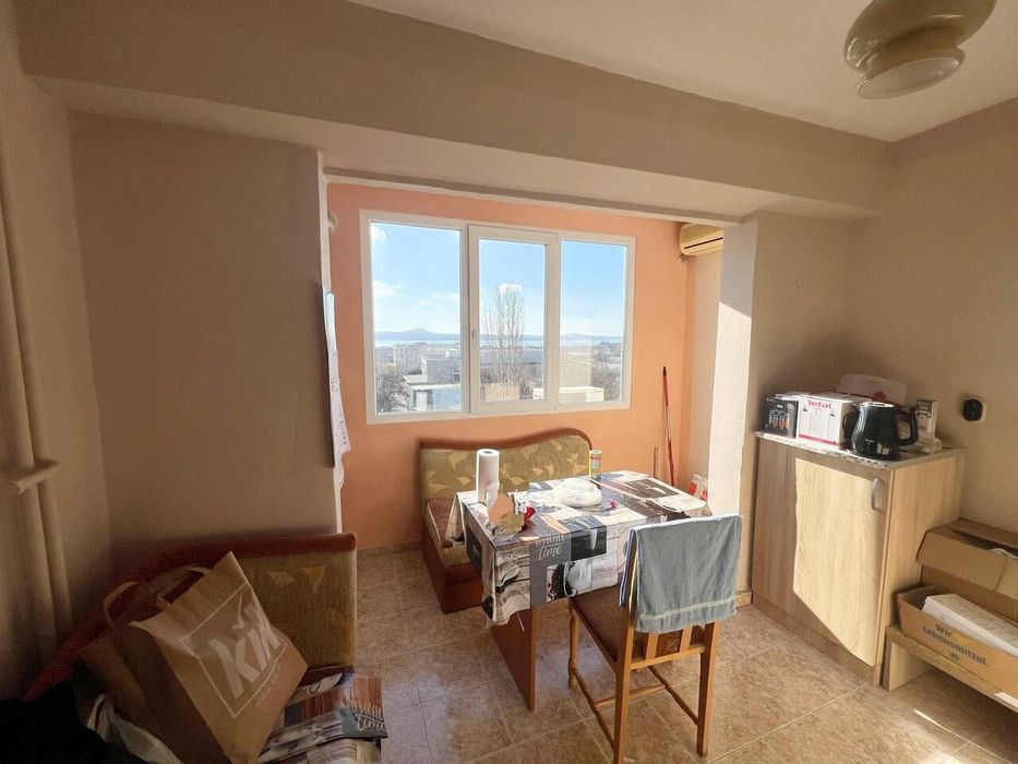 Дава се под наем Едностаен апартамент в Бургас, Славейков - 40 кв.м за 306 € - Снимка #2