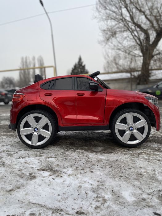 Продам детскую машинку электромобиль