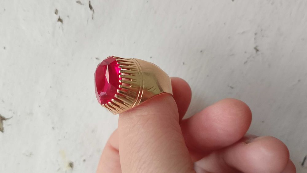 Tillo uzuk qadimgi xon razmeri 19,5 grammi 10 gram