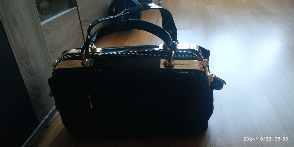 Стилна дамска чанта