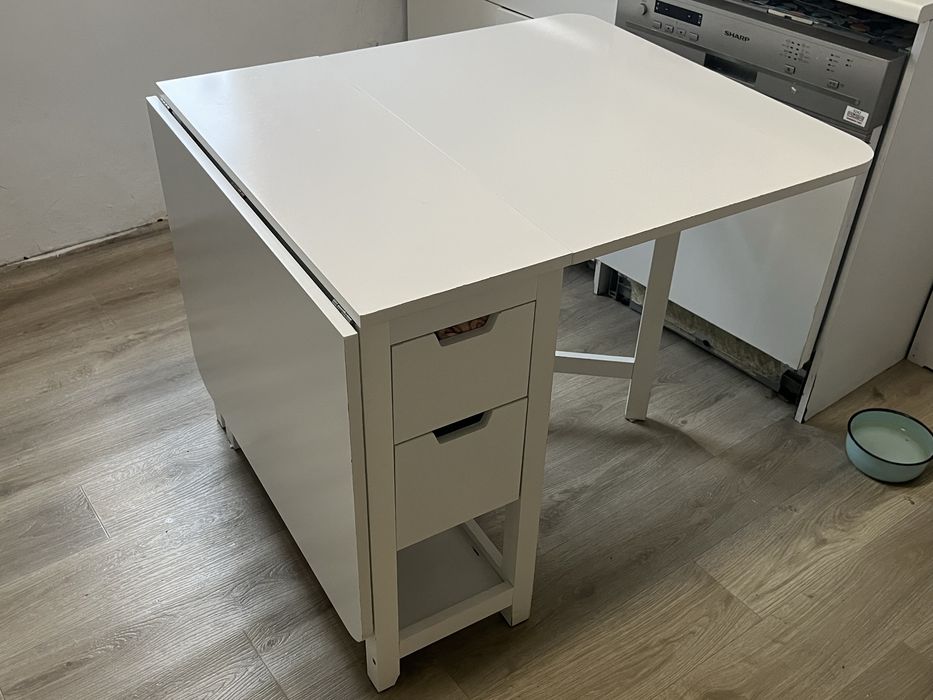 Сгъваема трапезна маса