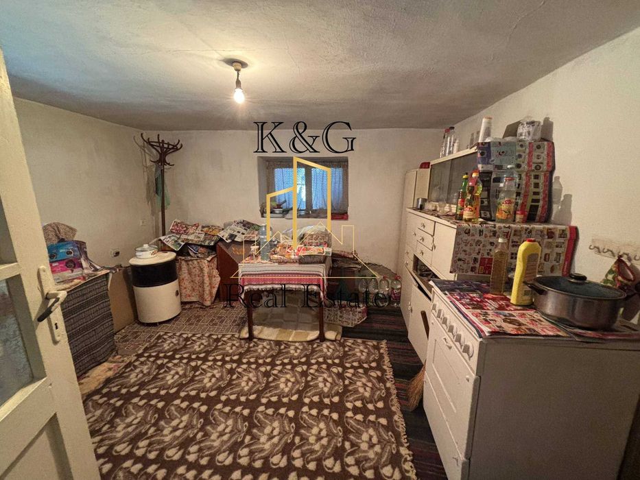 Двуетажна тухлена на гредоред къща в кв " Житница "