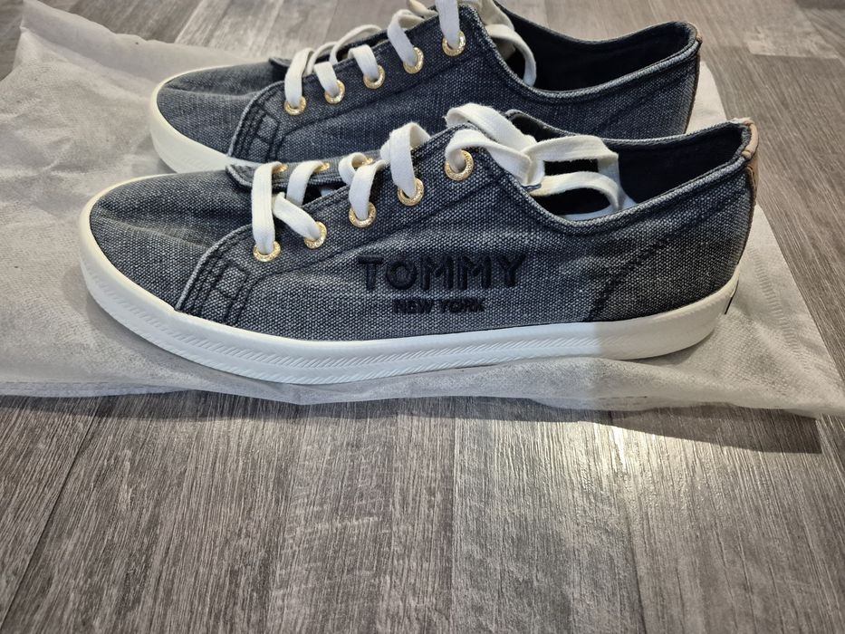 Кецове на Tommy Hilfiger