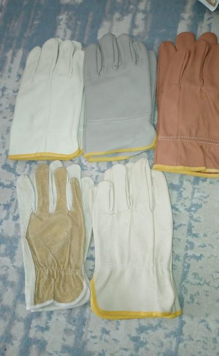 Продаются перчатки рабочие кожаные и резиновые, легкие и утепл