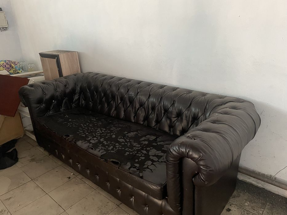 Продам диван и 2 кресла  в нормальном состоянии стоит в времянке