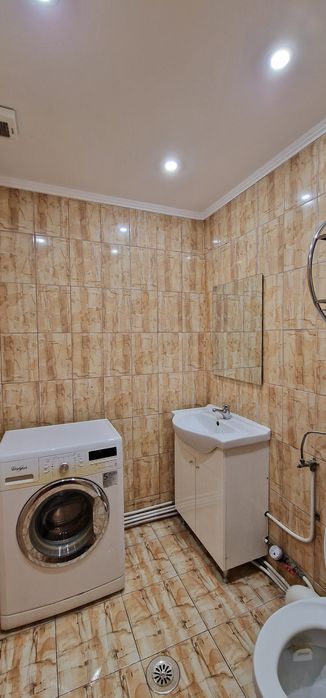 De inchiriat apartament 3 camere, etaj 3, zona Razboieni