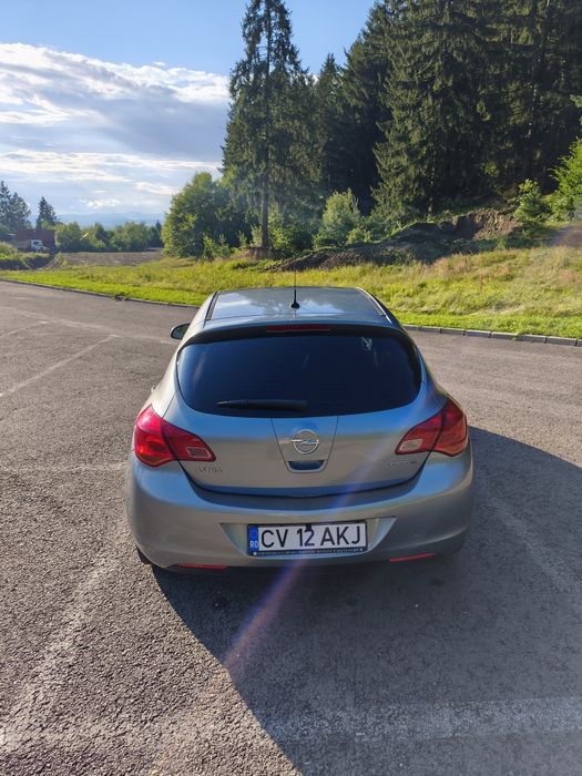 Opel Astra J 2012