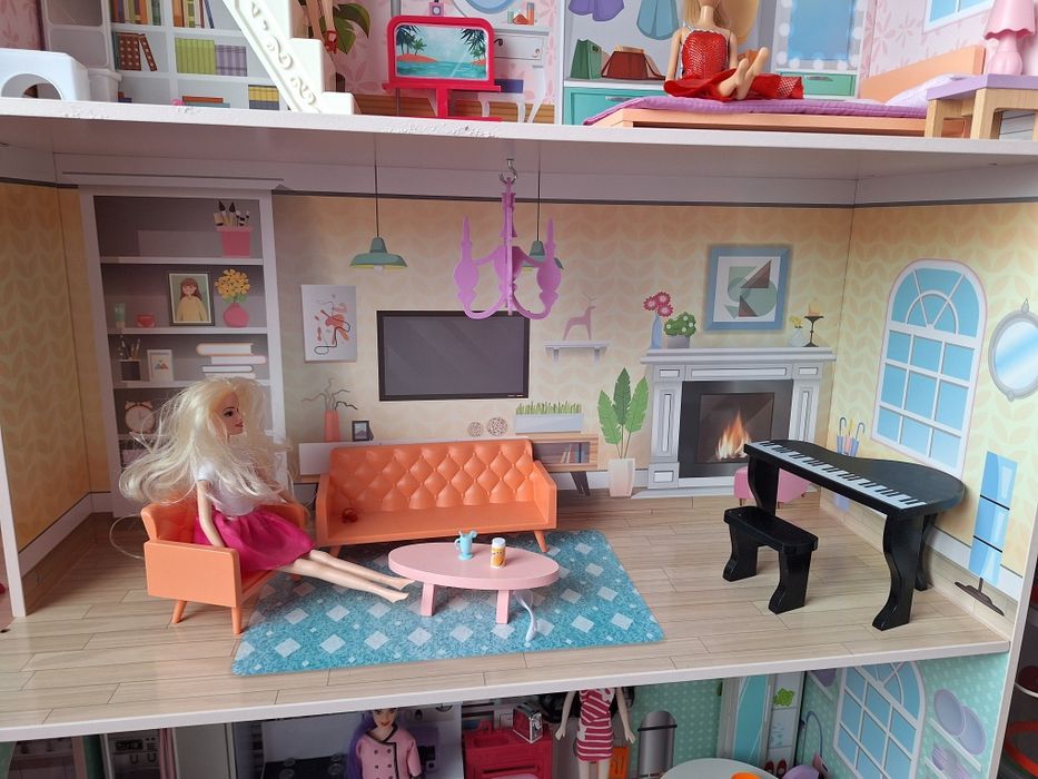 Обзаведена къща за кукли