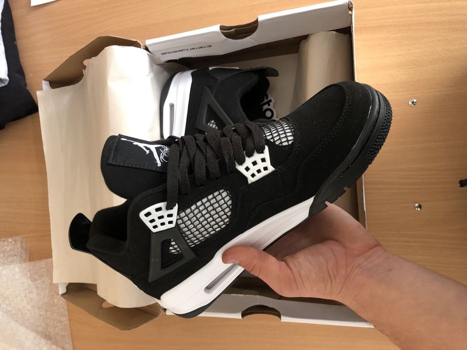 Air Jordan 4 white thunder