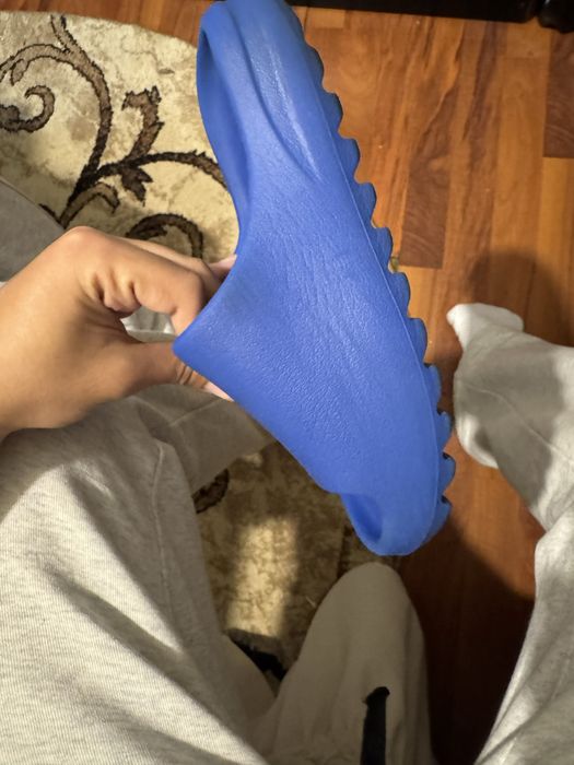 Yezzy slide adidas