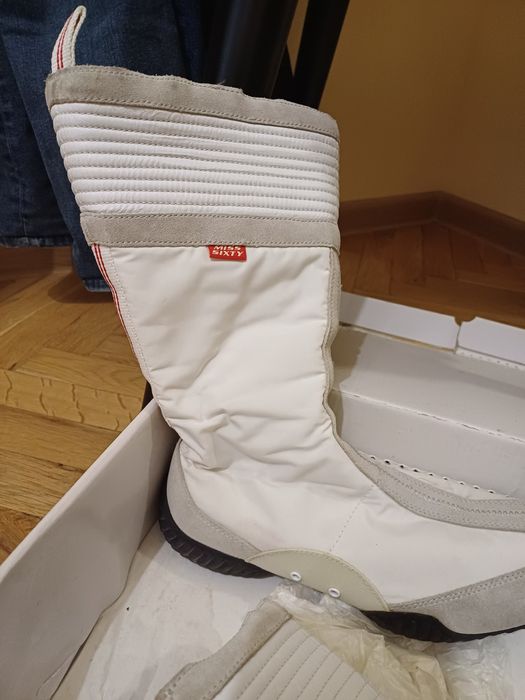 Ботуши на марката мис сиксти