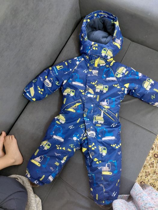 Продам зимний комбинезон на мальчика