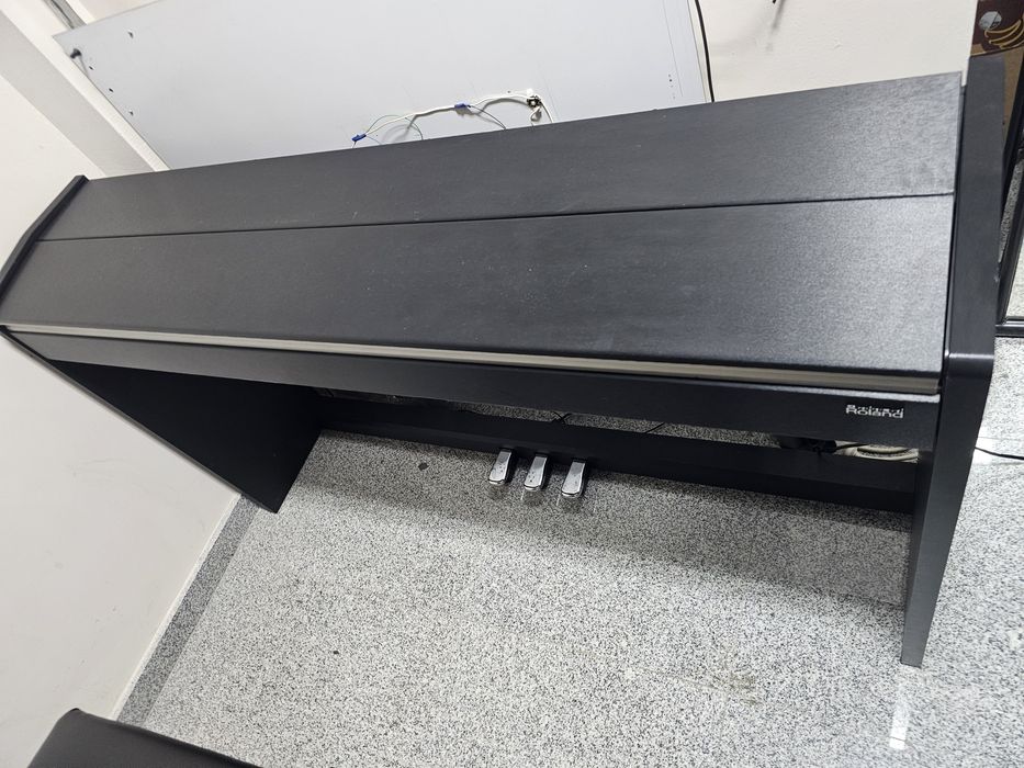 Pian Roland f110 nu Yamaha, Korg