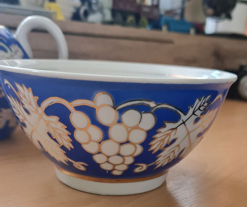 порцеланов сет грозде и злато