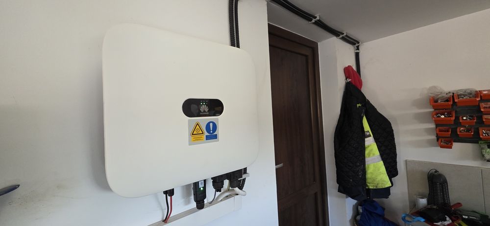 Vand invertor Huawei trifazat 3kw