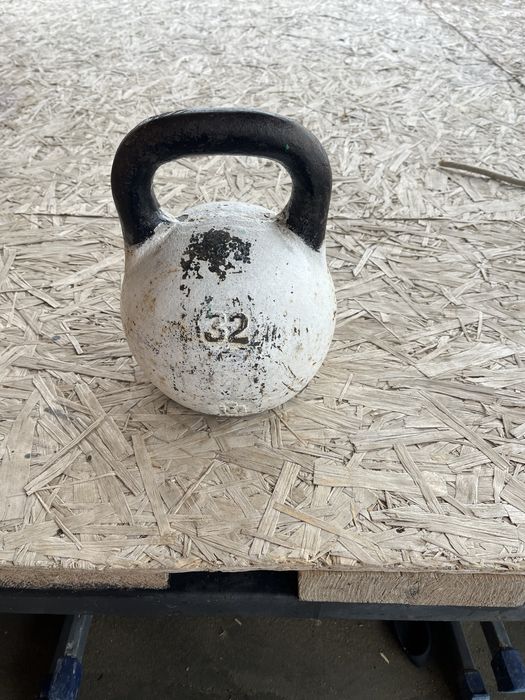 Гиря 32 кг в отличном состоянии