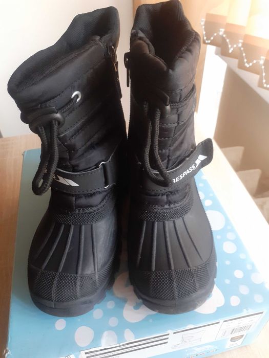 Trespass -  Детски черни апрески - 28 номер