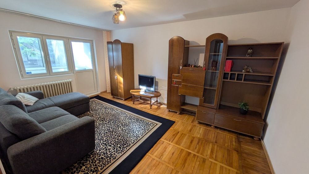 Apartament 3 camere de închiriat | Slobozia, zonă centrală