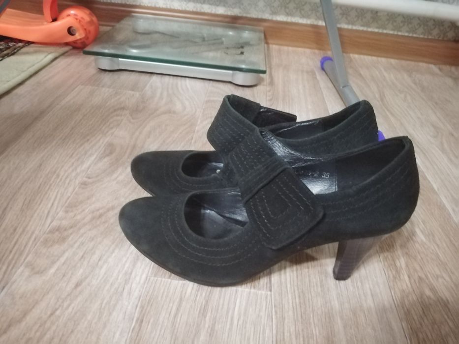 Продам туфли замша