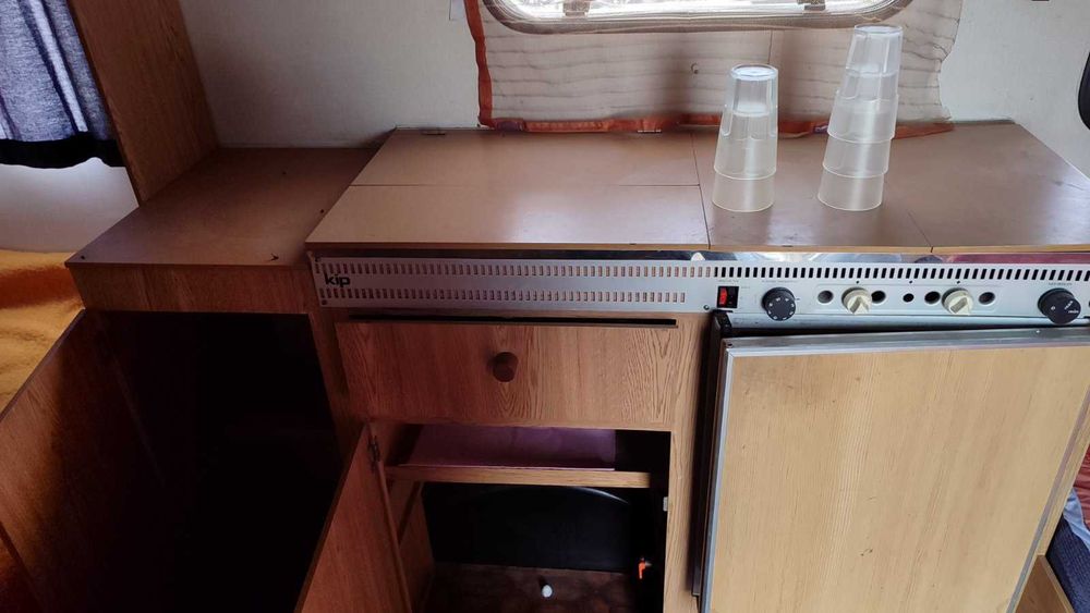 Каравана KIP 4 места 4.3м | Климатик | Солар | Хладилник | Без течове