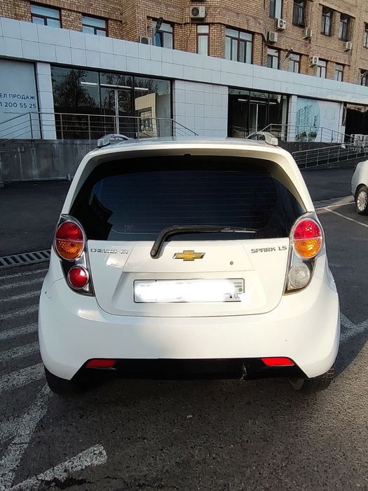 Шевралет спарк сотилади