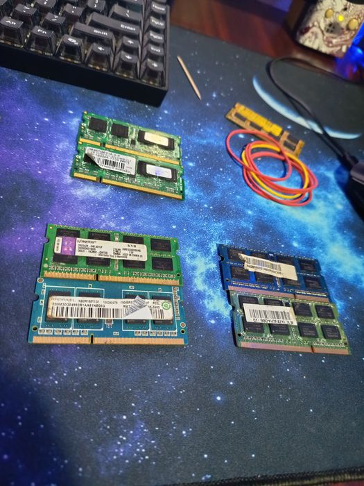 Vand memorie RAM lot sau la bucata