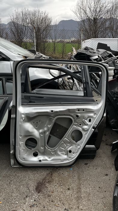 4 броя задна дясна и 1 брой задна лява врата VW Touran 2 2015-