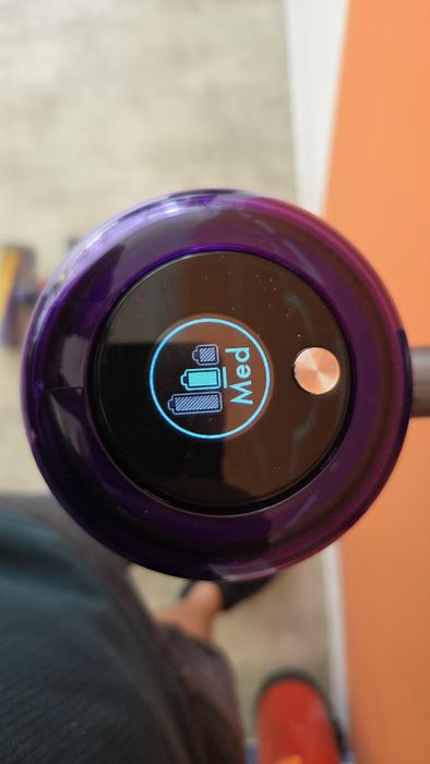 Нова Прахосмокачка dyson v15s с представки и оставаща гаранция от 12 месеца
