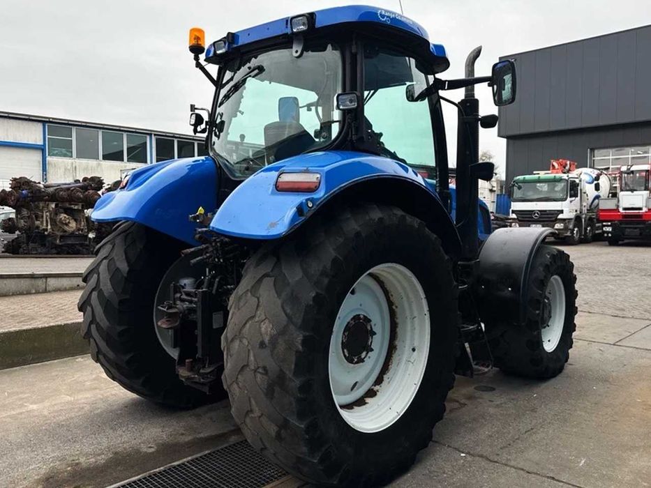 Колесный трактор New Holland T6080