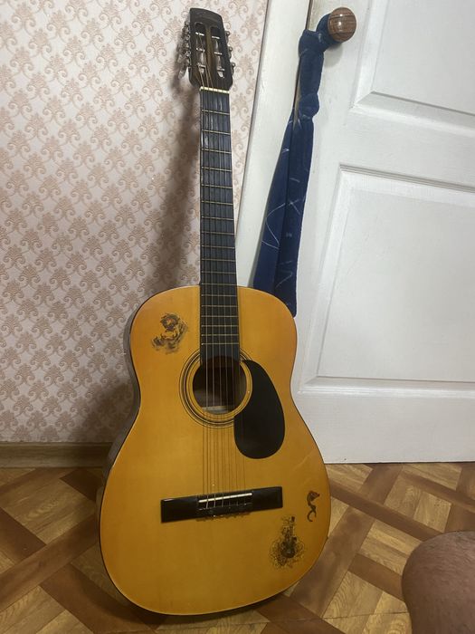 Срочно продам гитару.