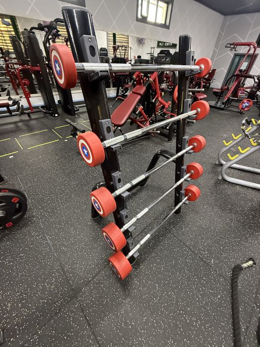 Продается штанга  Capitan america 10,15,20,25,30 kg стойка в комплекте