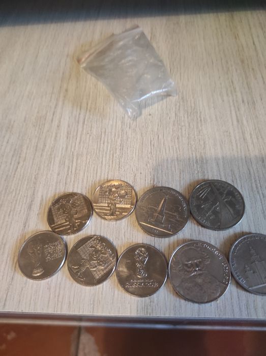 Продам монеты  рубли юбилейные
