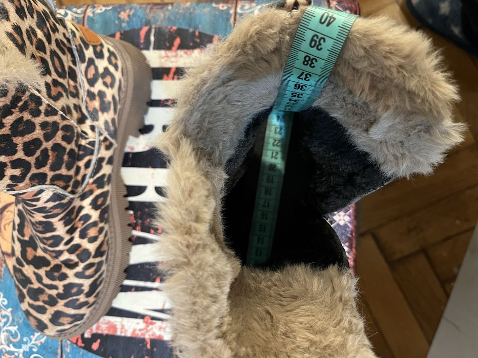 Ghete dama imblanite cu fermoar marime 39 in stare foarte buna