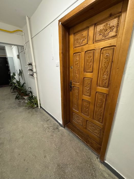 Ofer spre închiriere apartament cu 2 camere in zona 1 Mai, la M-uri