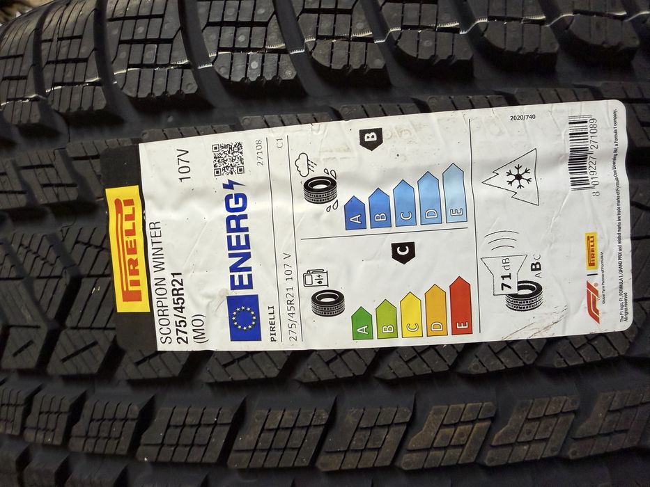 Pirelli scorpion 275/45 R21