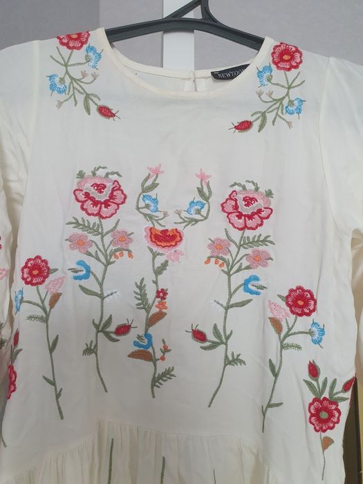 Платье женское с вышивкой