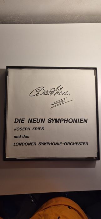 Colecție de vinyluri Beethoven și 3 CD cu muzică.