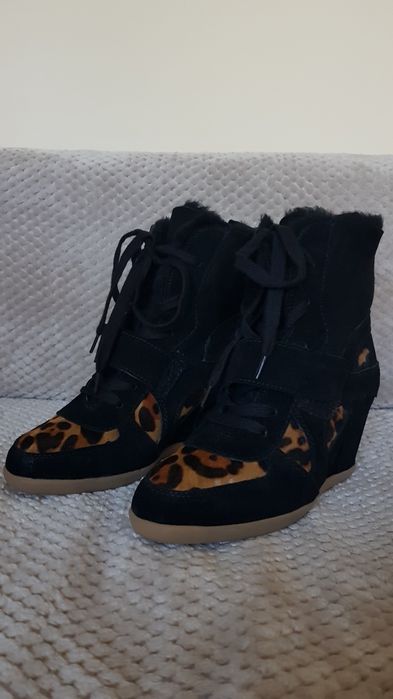 Дамски нови боти на платформа