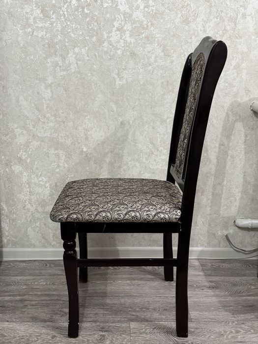 Стулья коричного цвета