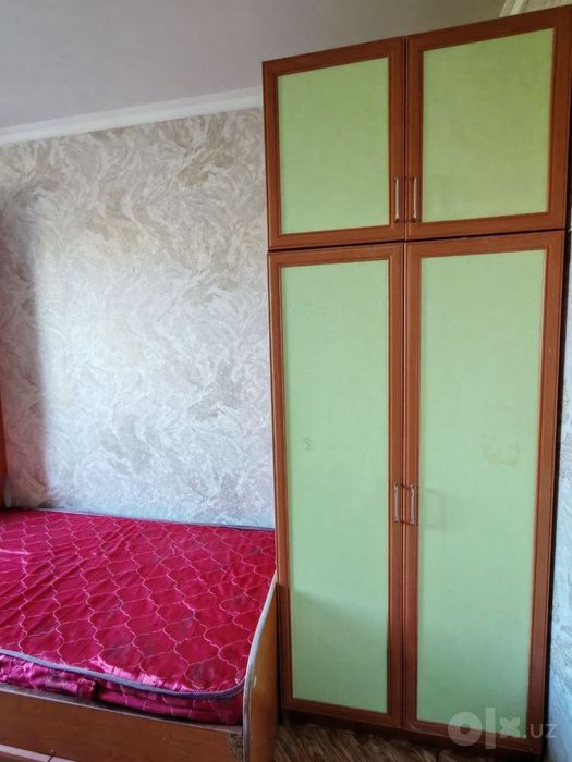 Продаётся гарнитур в детскую комнату
В комплект входит:
• шкаф;
• пи