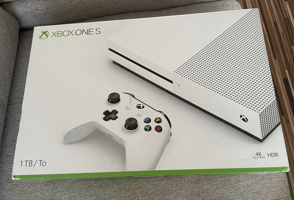 XBOX ONE S 1TB + 2 controllere + jocuri