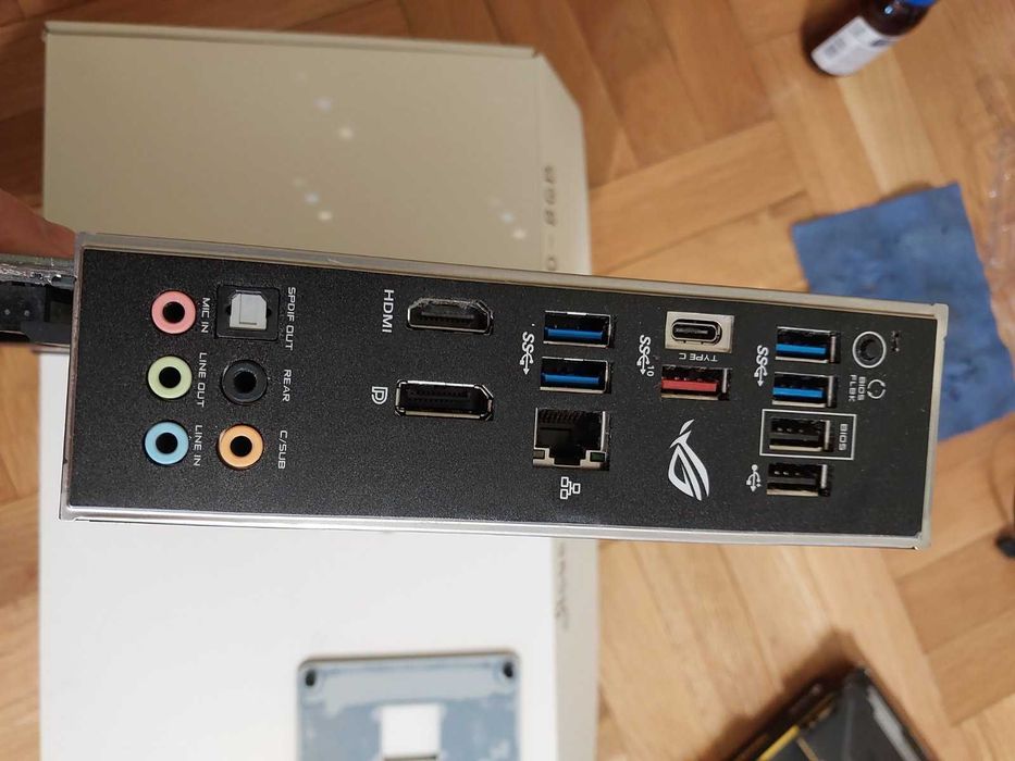 AMD Ryzen 7 5800X + Asus Rog StriX B550-F Gaming