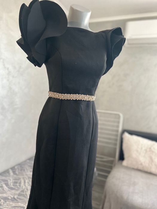 Чисто нова рокля, носена няколко часа