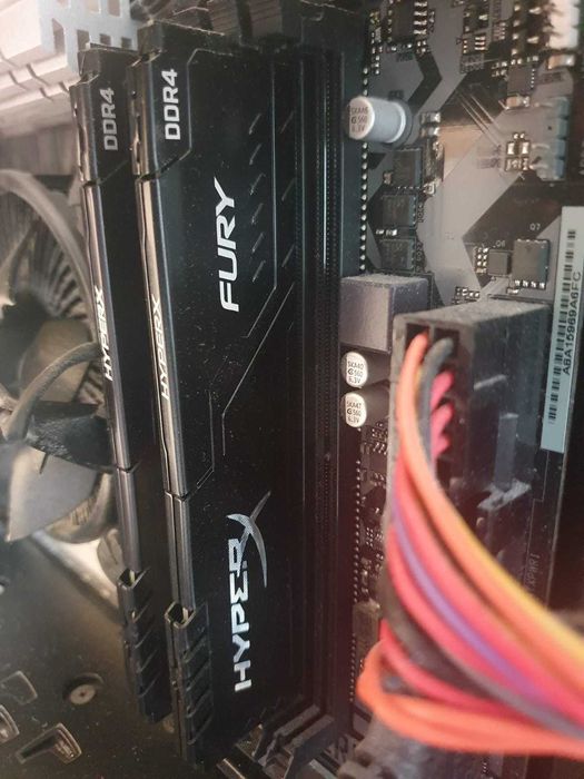 I5 11400F, 16 GB DDR4 Kingston 3200Mhz