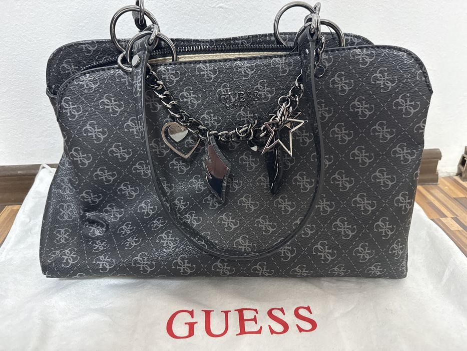 Дамска чанта GUESS