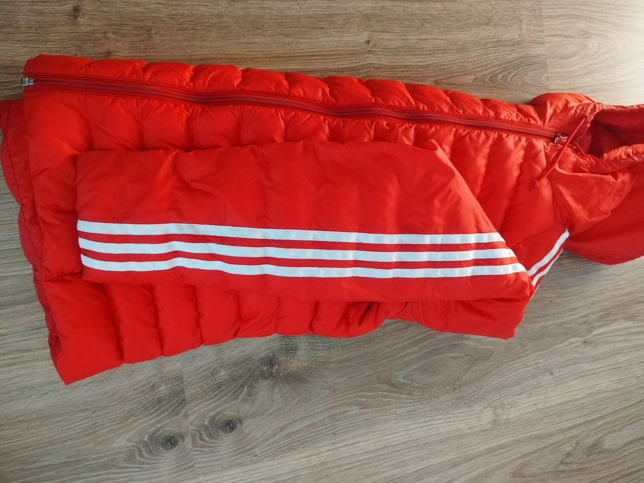 Продавам преходно яке Adidas