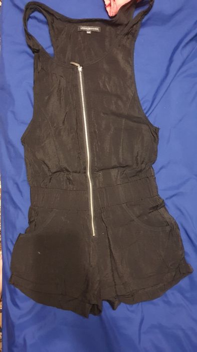 Salopeta cu pantaloni scurți