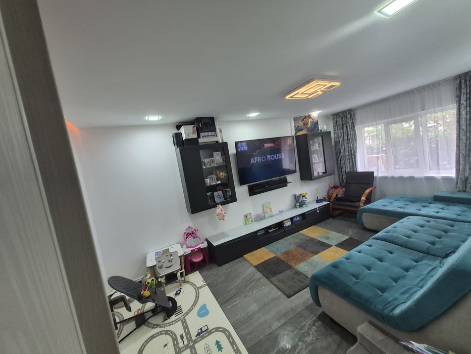 Apartament 3 camere str industriei