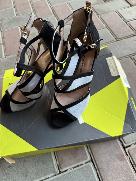 Стильные босоножки в отличном состоянии