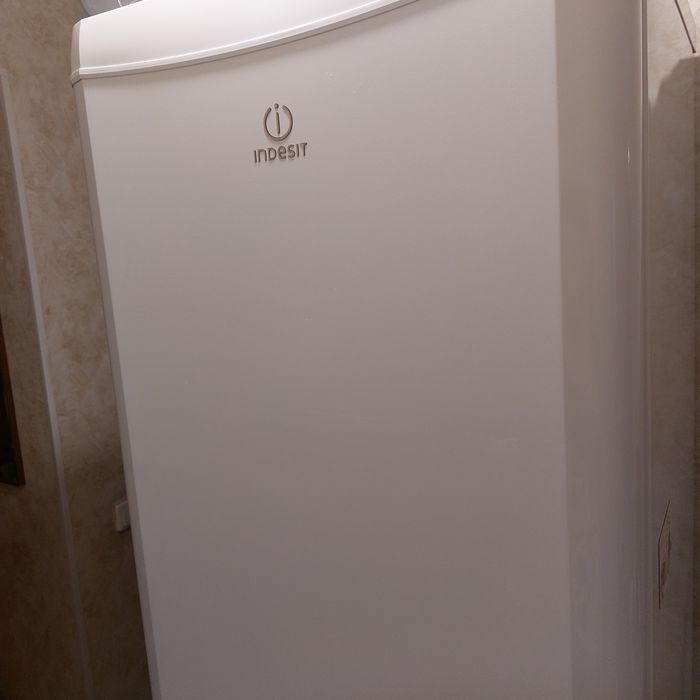 Продам холодильник Indesit